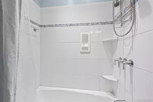 527 Spruce Ln, East Meadow, NY 11554 - Photo 25