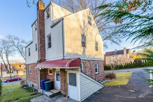 104 Grandview Ave, Great Neck, NY 11020 - Photo 9