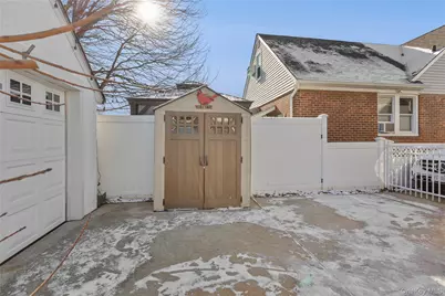 15 N Oceanside Road, Rockville Centre, NY 11570 - Photo 37