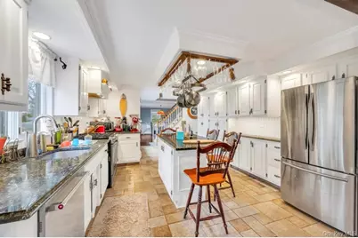 807 Union Avenue, Riverhead, NY 11901 - Photo 27