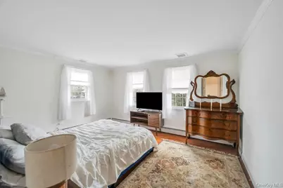 807 Union Avenue, Riverhead, NY 11901 - Photo 23