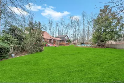 807 Union Avenue, Riverhead, NY 11901 - Photo 7