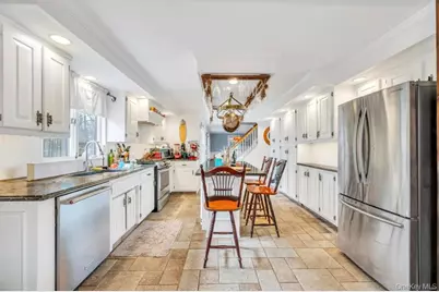 807 Union Avenue, Riverhead, NY 11901 - Photo 15