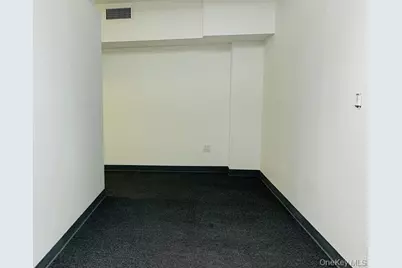 136-89 Roosevelt Avenue #2nd Floor, Flushing, NY 11354 - Photo 5