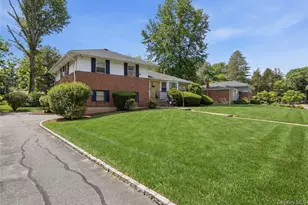 12 Viola Dr, Glen Cove, NY 11542 - Photo 3