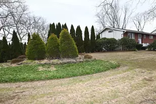 7 McNulty St, Dix Hills, NY 11746 - Photo 3