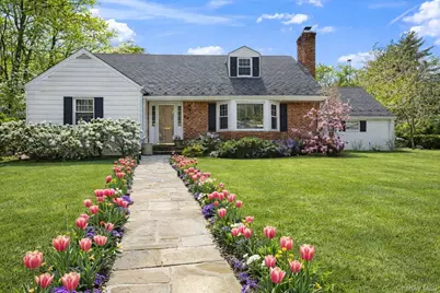 30 Glenwood Lane, East Hills, NY 11577 - Photo 1