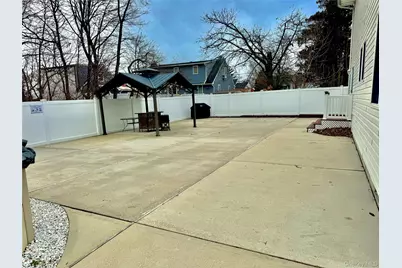 285 Daniel Street, Lindenhurst, NY 11757 - Photo 5
