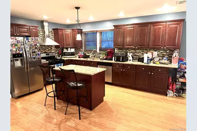 285 Daniel Street, Lindenhurst, NY 11757 - Photo 9