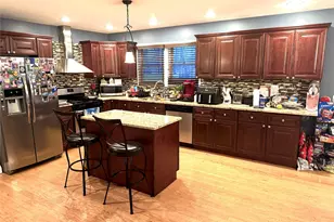 285 Daniel St, Lindenhurst, NY 11757 - Photo 9