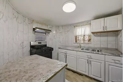 139-72 86th Road, Jamaica, NY 11435 - Photo 17