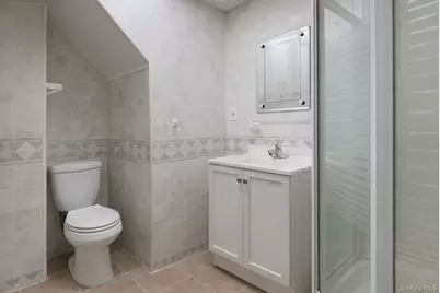 536 Throgs Neck Expressway, Bronx, NY 10465 - Photo 11