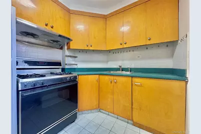 26-25 141st St #3E, Flushing, NY 11354 - Photo 7