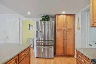 23 Foxboro Ave, Farmingville, NY 11738 - Photo 5