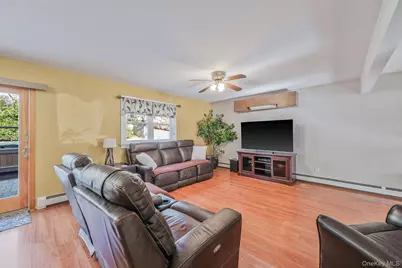 23 Foxboro Avenue, Farmingville, NY 11738 - Photo 9