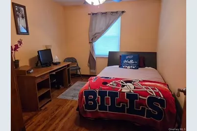 1550 Waters Edge Drive, Bayside, NY 11360 - Photo 9