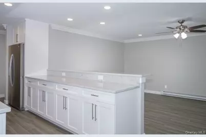 146 Montauk Highway #14, Westhampton, NY 11977 - Photo 3