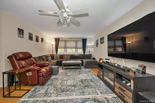 32 Pearsall Ave, Glen Cove, NY 11542 - Photo 9