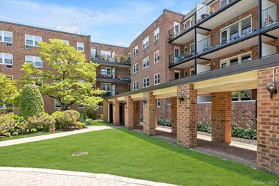 32 Pearsall Avenue #3F, Glen Cove, NY 11542 - Photo 3