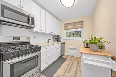 32 Pearsall Avenue #3F, Glen Cove, NY 11542 - Photo 9