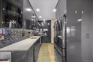 1015 Old Post Rd, Mamaroneck, NY 10543 - Photo 9