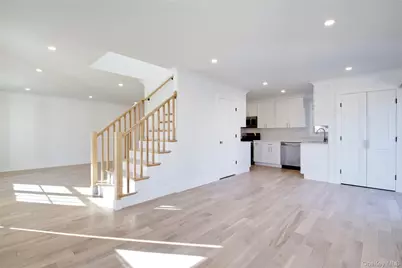 1 Manhasset Avenue, Port Washington, NY 11050 - Photo 9