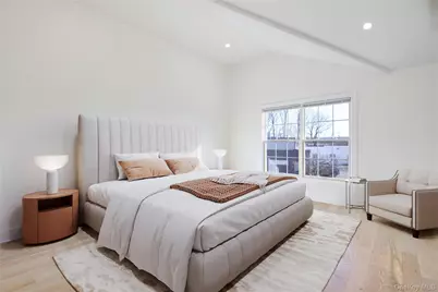 1 Manhasset Avenue, Port Washington, NY 11050 - Photo 17