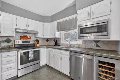 32 Louise Lane, Hopewell Junction, NY 12533 - Photo 11