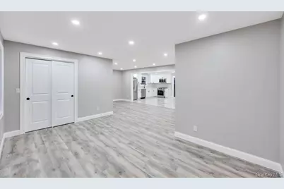 27 Ash Street, Central Islip, NY 11722 - Photo 9