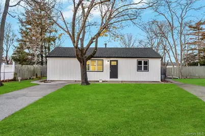 27 Ash Street, Central Islip, NY 11722 - Photo 3