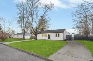 27 Ash St, Central Islip, NY 11722 - Photo 5