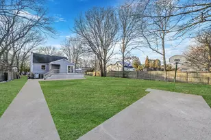 139 Madison St, Mastic, NY 11950 - Photo 33