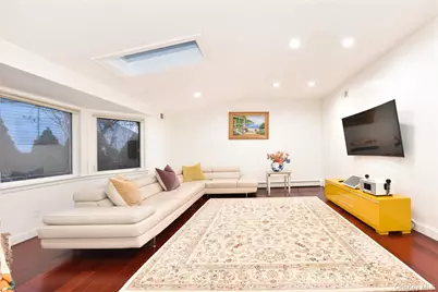 116 Nottingham Road, Manhasset Hills, NY 11040 - Photo 3