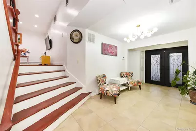 116 Nottingham Road, Manhasset Hills, NY 11040 - Photo 5