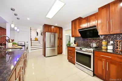 116 Nottingham Road, Manhasset Hills, NY 11040 - Photo 7