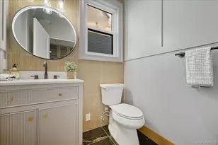 27 Poppy Ln, Levittown, NY 11756 - Photo 23