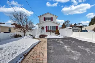 219 Hyman Ave, West Islip, NY 11795 - Photo 25