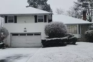 840 Sharon Ln, Westbury, NY 11590 - Photo 3