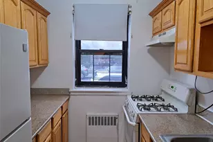 202-06 Rocky Hill Rd, Bayside, NY 11361 - Photo 11