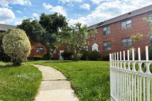 202-06 Rocky Hill Rd, Bayside, NY 11361 - Photo 17