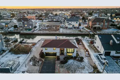 230 Sequams Lane Center, West Islip, NY 11795 - Photo 23