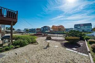 230 Sequams Lane Center, West Islip, NY 11795 - Photo 19