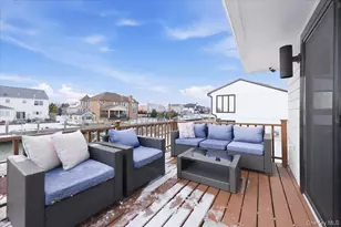 230 Sequams Lane Center, West Islip, NY 11795 - Photo 19