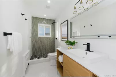 230 Sequams Lane Center, West Islip, NY 11795 - Photo 15