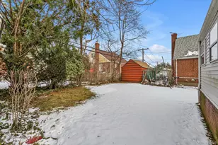 45 Sylvia Ln, New Hyde Park, NY 11040 - Photo 23