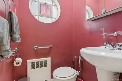 166-07 Union Turnpike, Fresh Meadows, NY 11366 - Photo 9