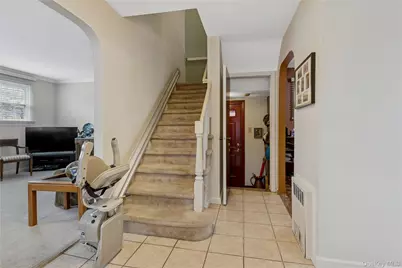 166-07 Union Turnpike, Fresh Meadows, NY 11366 - Photo 13