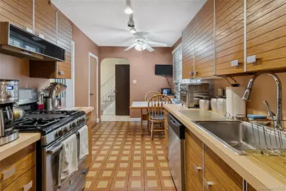 166-07 Union Turnpike, Fresh Meadows, NY 11366 - Photo 11