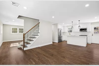 36 Cinque Drive, Farmingdale, NY 11735 - Photo 3