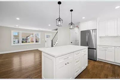 36 Cinque Drive, Farmingdale, NY 11735 - Photo 17